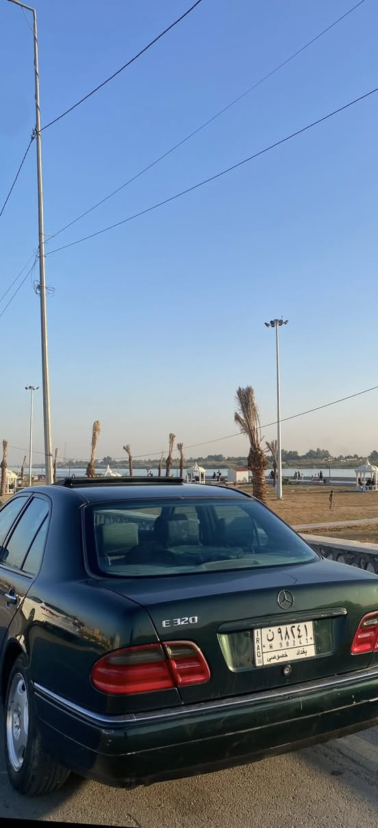 Mercedes-Benz 
الموديل/ 1996 
المحرك/  خراطيم v6 
E320 
رقمها بغداد (مشروع وطني)  
كفالة كير ومكينة 
السياره بلاد فقط البنيد جارد 
وناقصة تعمير بسيط 
السعر : 72  ورقة وبيها مجال 
للاستفسار: *********** 
المكان / كوت - واسط
