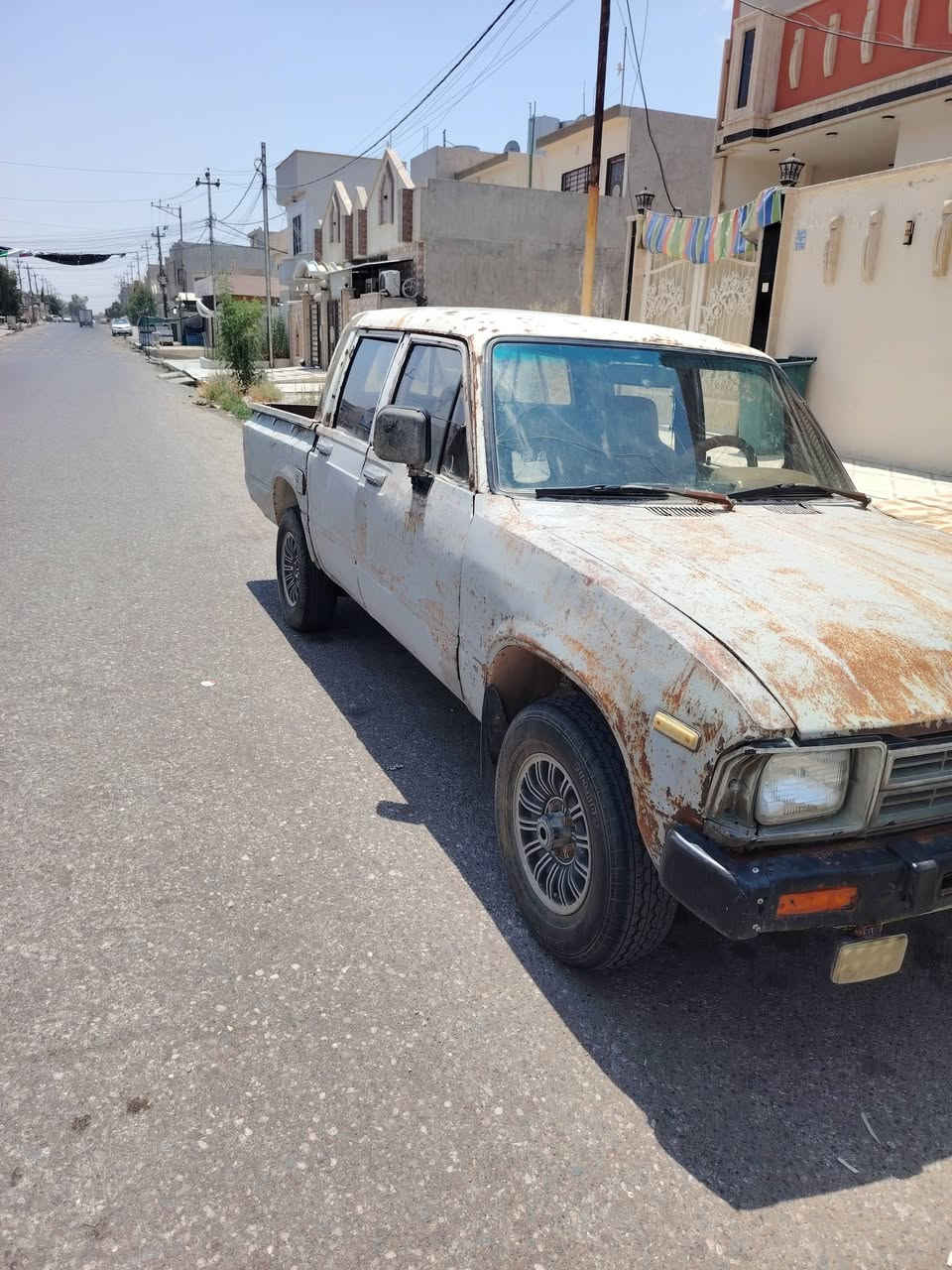 للبيع بيكم 1983مكينه وكير وكسل شرط وكاله من وكيل تحويل من الشرعي سنويه صفره2017الصكف بلا صبغ بس يعوزه صبغ داخل البوند بلا صبغ وضع شيركه كابون بانزين بيها*********** /***********

