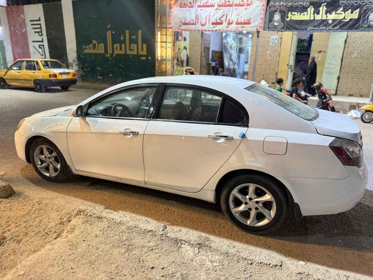 سلام عليكم سيارة ام اكراند موديل 12 سيارة حلوة محرك اوكير كفالة بس بيهة تلحيضات اسعر 32 ورقة اوبيهة مجال قليل ***********

