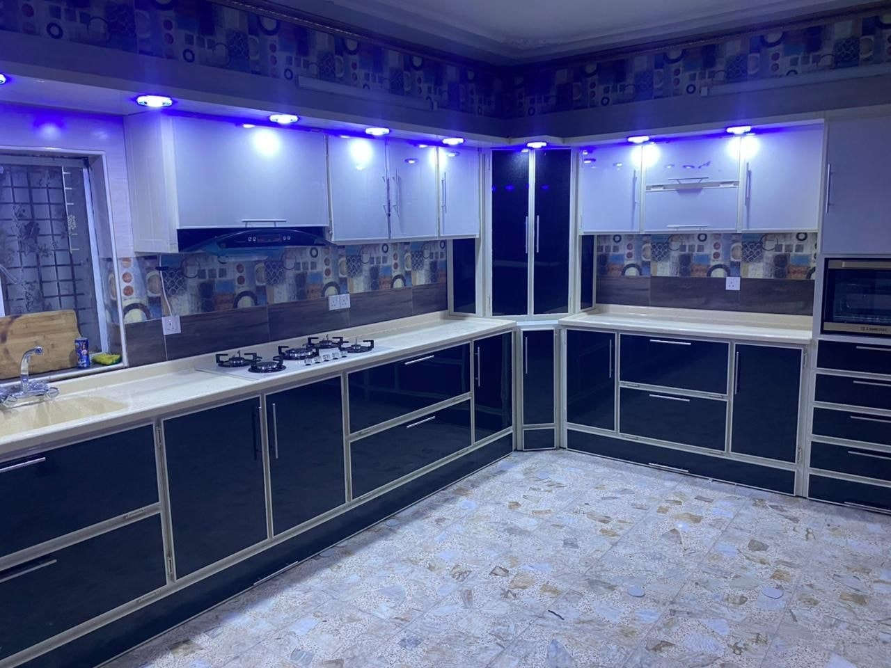 #الجبل_للعقار 
للبيع منزل المساحة ٣٠٠ طابو ملك صرف واجهة ١٢ نزال ٢٥ ترميم ٢٠٢١
يحتوي على ٦ غرف نوم وصالة كبيرة ومطبخ حار وبارد 
كراج يتسع سيارتين وحديقة
للاستفسار الاتصال ***********
العنوان بغداد حي الجهاد
