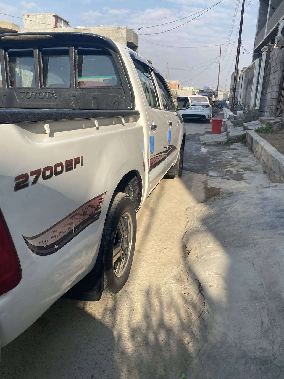 السلام عليكم تيوتا هايلوكس موديل ٢٠٠٩ شاصي ١٩ كير عادي رقم بغداد كشن متصل دبل جكمجه سعوديه سياره حلوه جاهزه من كلشي كفاله عامه عده بكانين بارد والباقي كفاله محرك ما مفتوح ماشيه ٢٠٠ الف حقيقي صدر تخم تاير حداديه تدفئه تبريد كله كفاله مكان ديالى بعقوبه للاستفسار 
***********
