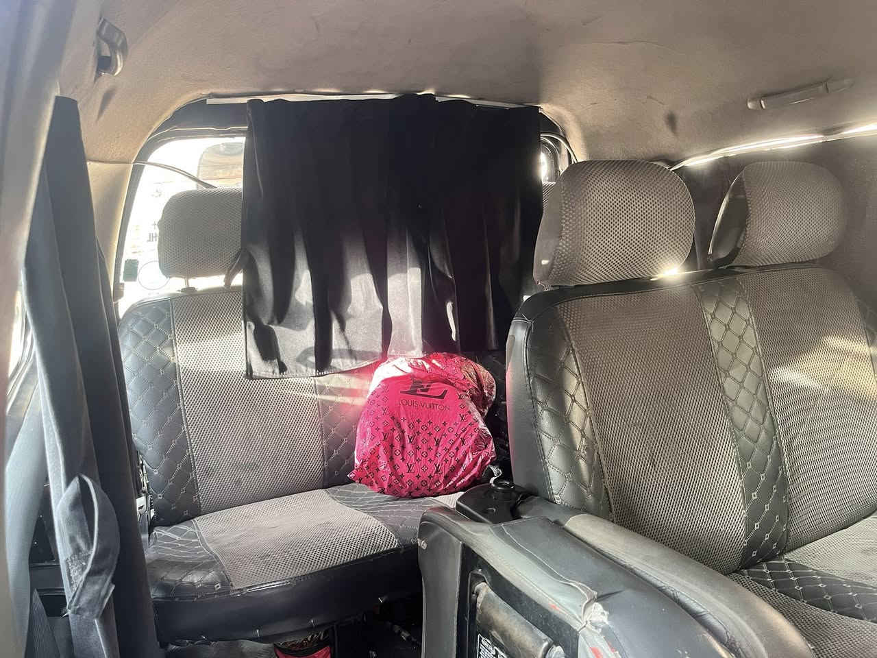 بسم الله الرحمن الرحيم 
ستاركس 2007 مفتوح كير عادي لون اسود رقم انبار باسمي مكانها الانبار ضربتها يم قبق الكاز وشاصي اليمنه الامامي معمر ع ايدي فقط صار سبوعين من نفضتها كير ومحرك وكلجات و اذن محرك ودسكات راديتر بور ستيرن ومشط ستيرن كلها جديد كور جديد وتجفيت جديد بعد مابدلت الدهن تايرتها نص عمر صدر كامل ودبلات جديد سلف جديدو باتري جديد تضرب سلف وكبل للشارع خطتها طابعه وبيها تلكط مبين بل صور شاشه وكامره ونضام سماعات كامري تحويل مباشر بعد عمي السياره كلها مبدلها الشراي بي خير ويدلل رايدها ب88 ورقه وبيها مجال للطيبين 
بيع فقط ***********
