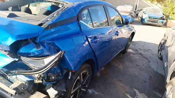 السلام عليكم 
نيسان  سنترا 
موديل موديل 2025 
موصفات SV
محرك 2000
سياره ماشيه 4 الف 
تشتغل وتمشي
حالين بل حره 
شاصي سليم 
لغد سليم 
السعر 60 من آخر 
رقم هاتف *********** واتساب ***********
