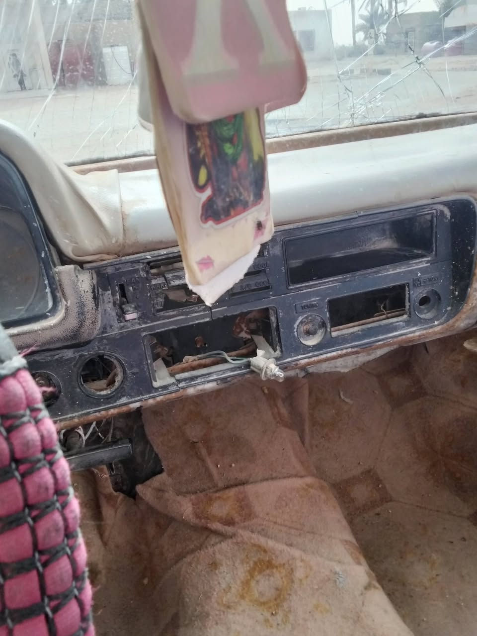 سلام عليكم سياره للبيع بيكم موديل 80 رقم مثنى اسعر 10 وبيه مجال قليل مكينه ثري واي كير اربع نمر باتري جديد لاديتر جديد تايرات فوك انص اتعهد سرقه وعشاير عنوان الناصرية *********** وتساب موجود
