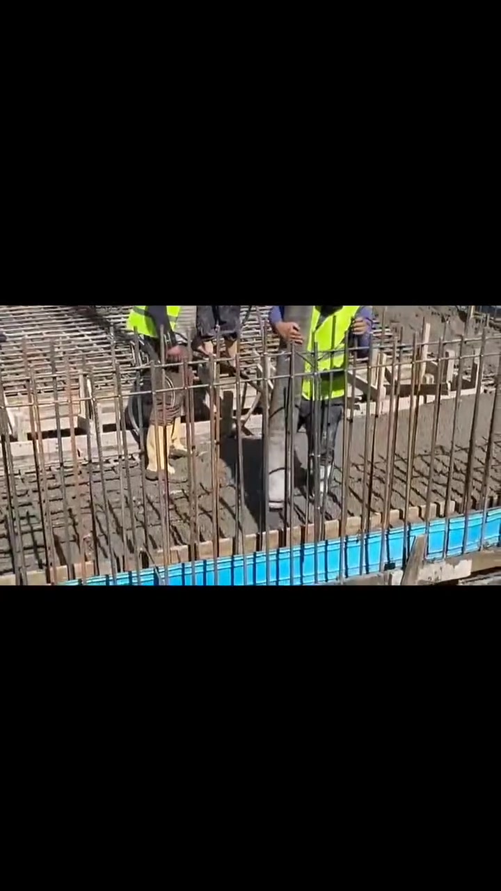 أعمال صب أساسات حوض مياه الأمطار والصرف الصحي لمحطة الرفع  ضمن مشروع مجاري سبع البور، تتواصل وفق البرنامج التنفيذي المعتمد، وبإشراف ومتابعة دائرة المهندس المقيم، مع الالتزام بالمواصفات الفنية والهندسية المعتمدة لضمان جودة التنفيذ وديمومة العمل، لما لهذا المشروع من أهمية كبيرة في تعزيز البنية التحتية وتحسين خدمات الصرف الصحي ومياه الأمطار في المنطقة.


**إذا كنت صاحب هذا الإعلان وتريد حذفه لأي سبب، رجاءا أرسل رسالة إلى الدعم الفني**
