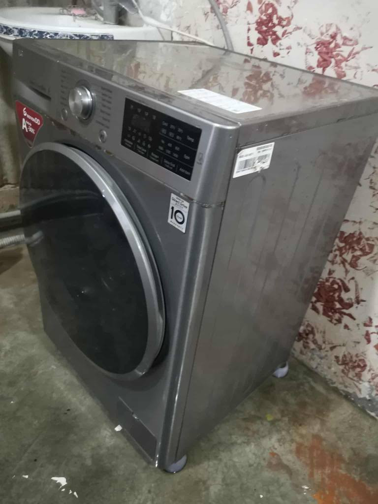 غساله اوتاميتك 8 كيلو LG بيها كسر بالشاشه الاماميه وخياس بسيط مثل ماوضح بالصور سعر 100 الف وبي مجال بسيط 
وهذا رقمي *********** كركوك, العراق
