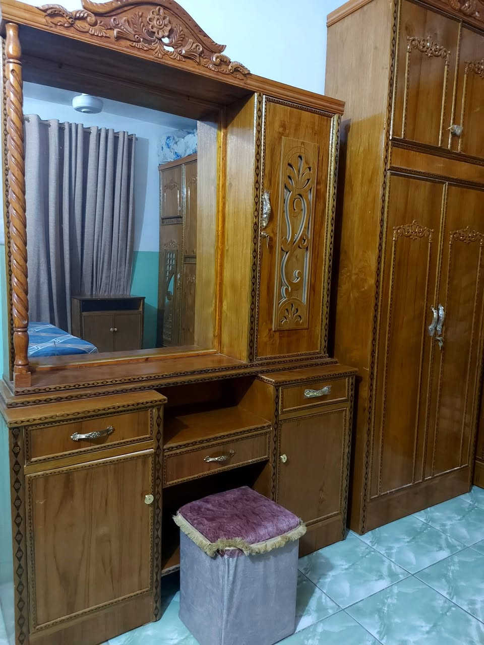 السلام عليكم غرفة اخشاب للبيع جديده مامستعمله السعر مليون ونص وبيها مجال مكاني كربلاء للإستفسار ***********
