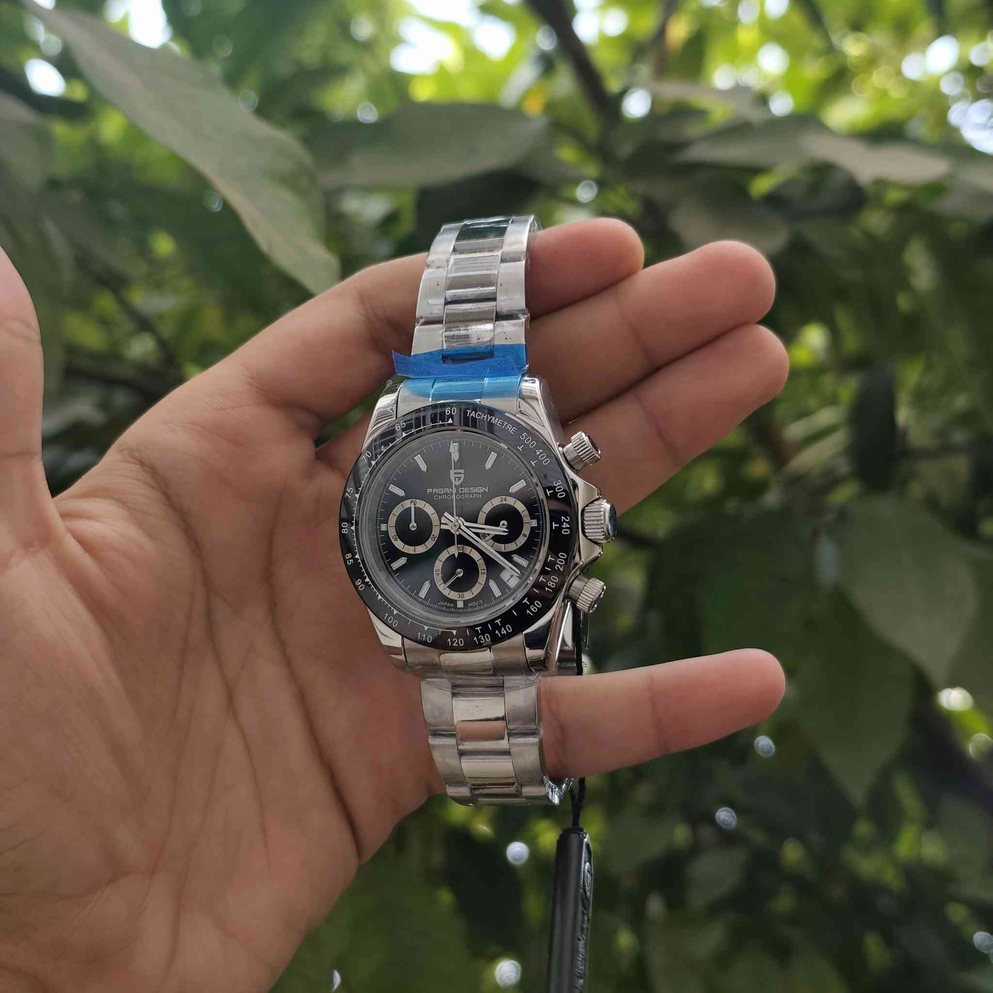 ساعة ماركة باكاني دزاين Pagani Design أصلية💯⌚

موديل PD-1644

 جديدة لوك ⌚✨وبعلبتها الأصلية مع كامل ملحقاتها 

أهم مواصفات الساعة:
✅الماكنة : ماكنة يابانية 🇯🇵 أصلية من شركة سيكو (Seiko VK63) بنظام الميكا-كوارتز.
الزجاج: ياقوت (Sapphire Crystal) ضد الخدش تماماً.
✅الإطار: سيراميك فاخر يعطي لمعة دائمية ولا يتأثر بالاستخدام.
✅الهيكل: ستيل كامل (316L) المقاوم للصدأ وتغير اللون.
✅المميزات: كرونوغراف شغال بدقة عالية، مع مقاومة ماء تصل لعمق 100 متر.
✅قفل بحري
✅الإضاءة الليلية (Luminous): الساعة تحتوي على مادة مضيئة (Lume) على العقارب والمؤشرات، مما يسهل قراءة الوقت في الظلام.
✅قطر الساعة: 40 ملم

 يوجد خدمة توصيل لكل العراق 🇮🇶


**إذا كنت صاحب هذا الإعلان وتريد حذفه لأي سبب، رجاءا أرسل رسالة إلى الدعم الفني**