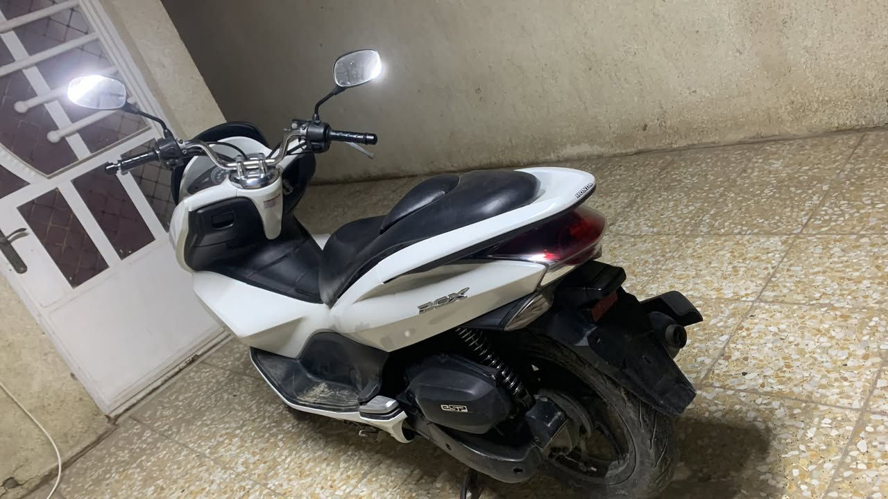 السلام عليكم Pcx جيل اول كفاله عامه مكينه وكفرات ودبلات جديده حساسات كلها شغاله دراجه اخت الجديده ماشيه 22 الف السعر 11 ونص / المكان بغداد ***********
