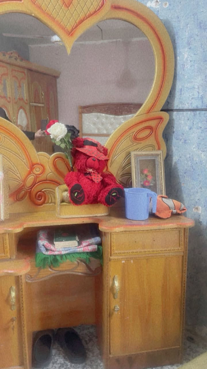 سلام عليكم غرفه للبيع كنتور ابو 6جربايه او ميز امرايه فقط *********** مكلف بنشر الغرفه 600الف نظيفه
