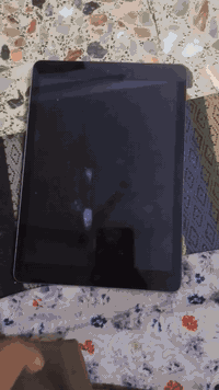 للبيع ايباد 7 ذاكره 16 مكانه بغداد العبيدي السعر 100 وبي مجال رقمي 077...