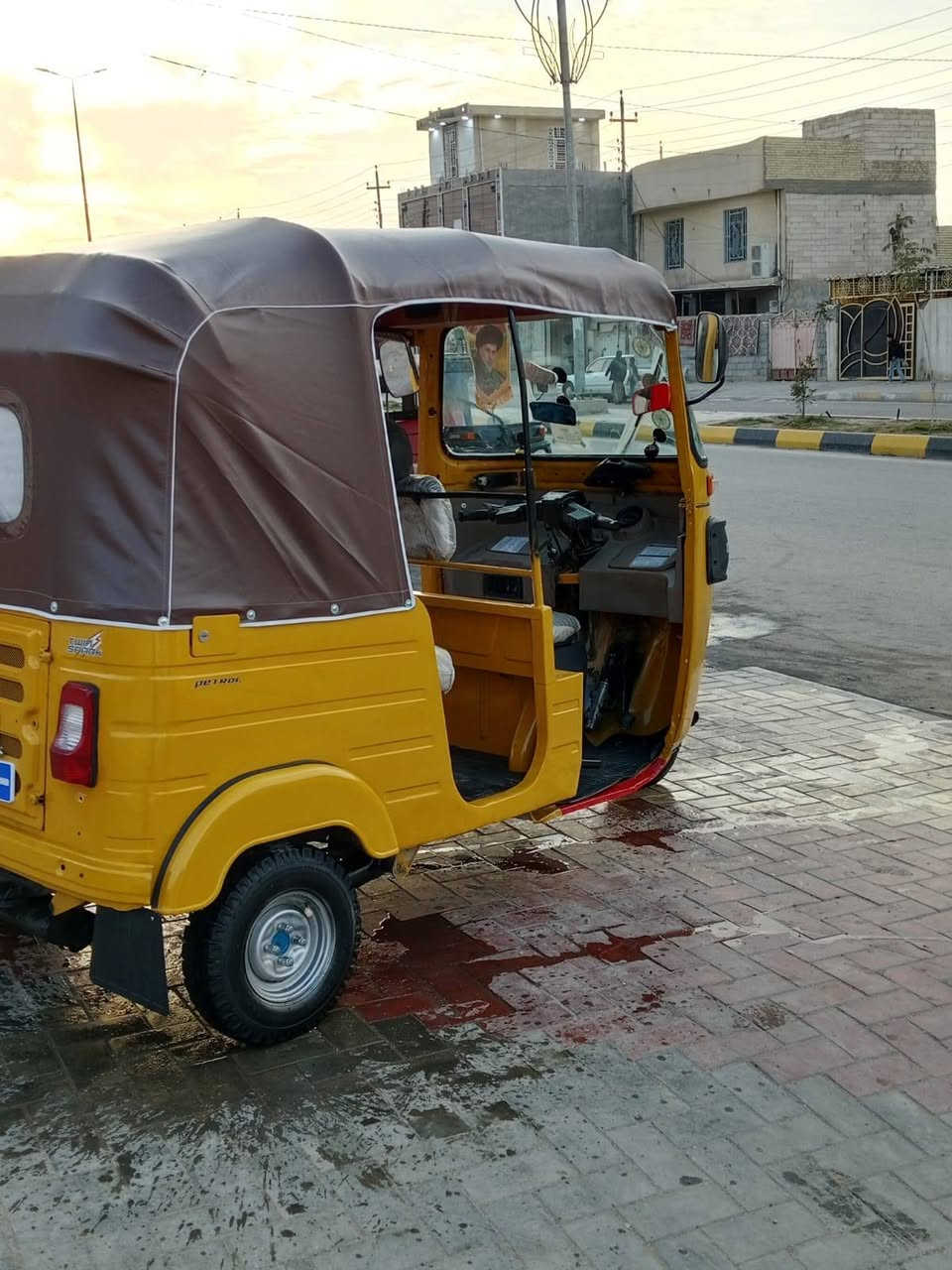 من رخصة الادمن
تكتك للبيع موديل 2019 رقم وسنويه ابسمي رقم انكليزي مكينه مجفته بعدهي على سحك 
تكتك نضيفه كهربائيات جديده تخم تاير جديد 
بسبب صخه بلغد صبغناه   عام نضيفه  تجي وشوف بعينك تكتك تعبانين عليه كلش والفيديو موجود كل التفاصيل الباقيه بيه 
 مكاني كربلاء المقدسة امن الداخلي قرب افران للولوة
خاص ماكو الاتصال على الرقم التالي *********** 
السعر 5500ملايين وبيه مجال قليل
