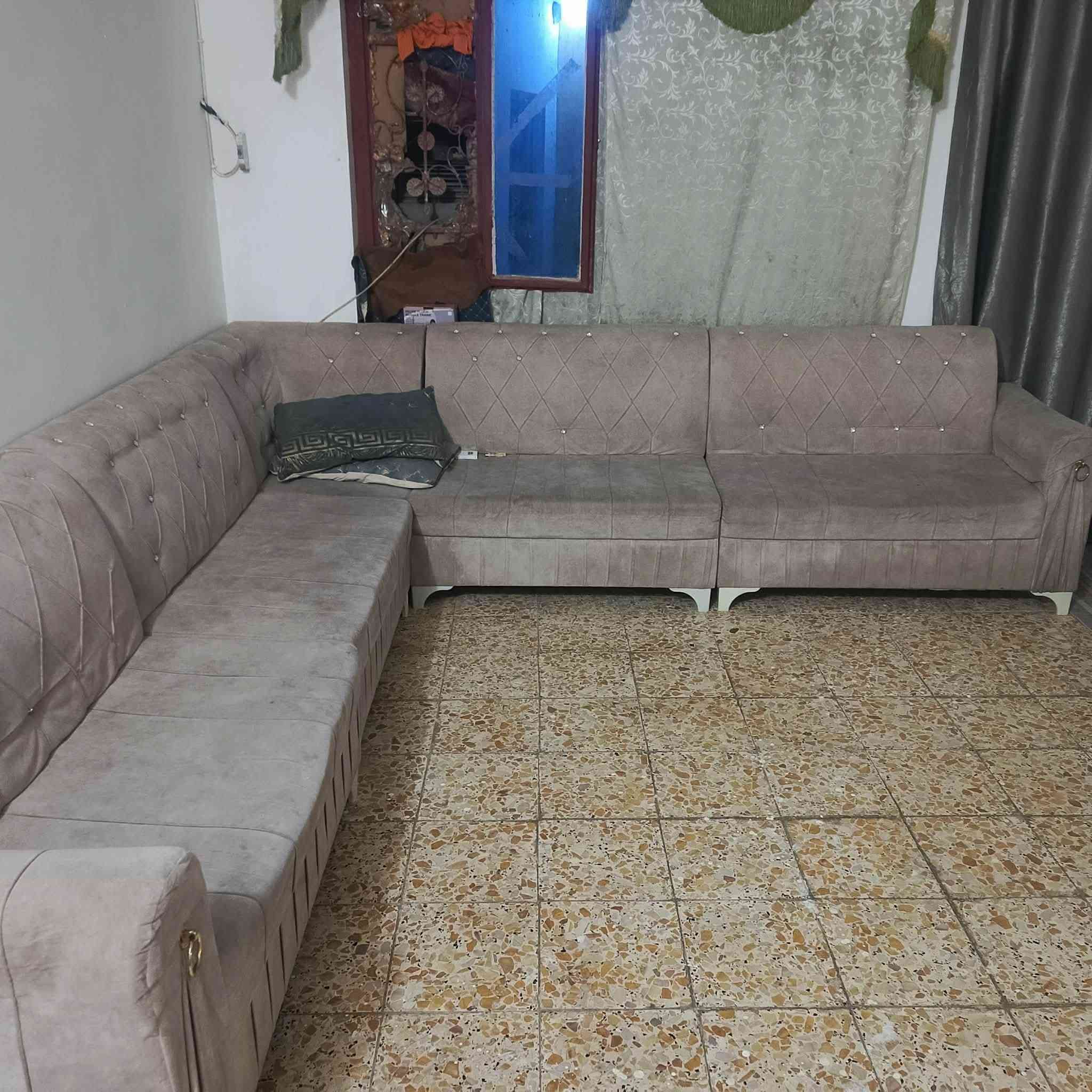 #للبيع تخم عشر مقاعد بي كسر  سعره ١٨٠ بي مجال شوي
وهاي اربع طبلات ٣ صغار وحده جبيره سعرهن ٥٥ 
عنوان الدوره لمهديه ثانيه


**إذا كنت صاحب هذا الإعلان وتريد حذفه لأي سبب، رجاءا أرسل رسالة إلى الدعم الفني**