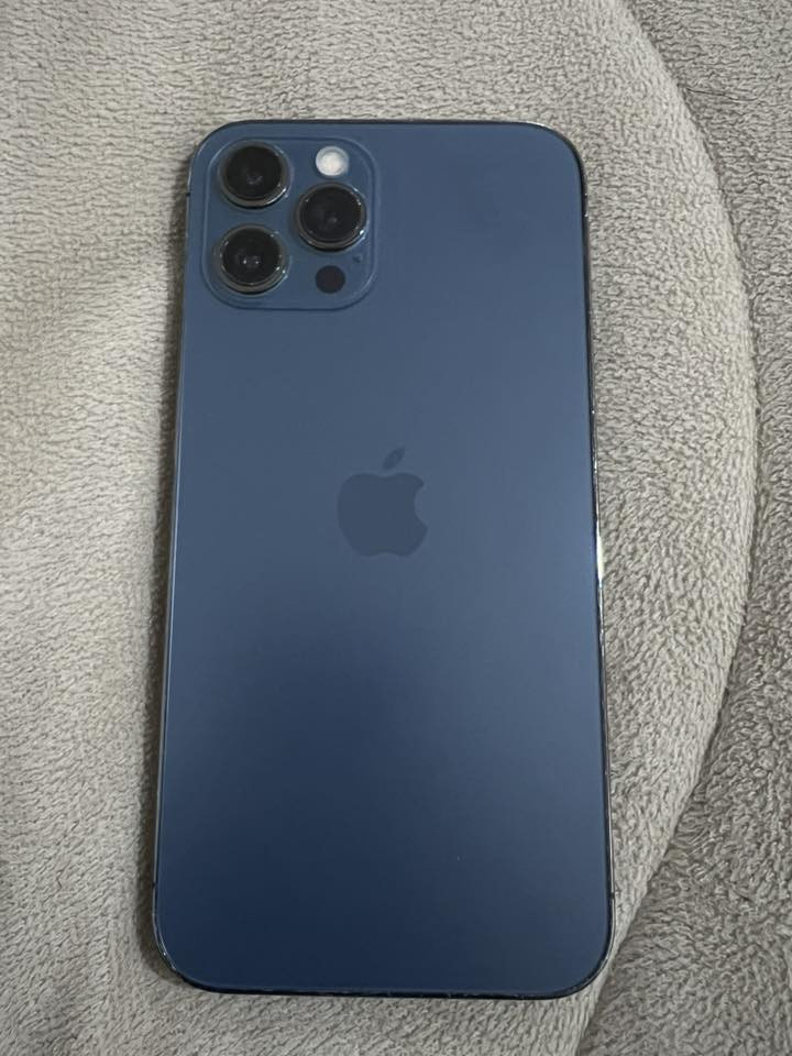 12 برو ماكس ذاكره 512
مبدل بطاريه  
الشاشه تلمس مابيها شي فقط الخط والسواد الفوك 
سعر 325 الف ***********
