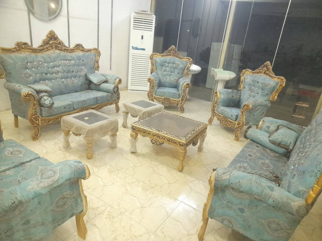 تخم تركي درجه اولى وماركه جديد (يتكون 10مقاعد بأحدث الموديلات)   واسط قضاء الزبيديه مقابيل المتنزه الكبير /***********/***********(ومن الله التوفيق)(أوقات العمل  من ٨صباحآ الى ال١١مسائآ ) وبخدمت الزبون ما يطلع من المجمع اله هوه راضي علينه
