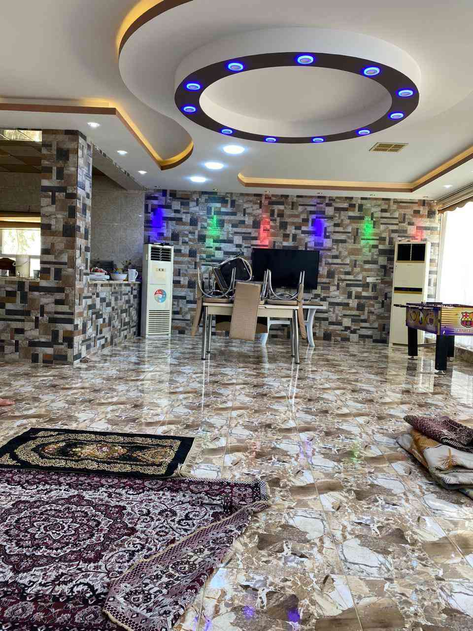 🌙✨ العيد قرب… والفرحة أحلى بالمزرعة! ✨🌙
مع اقتراب العيد، اجمعوا أهلكم وأصدقاءكم واقضوا أجمل الأوقات وسط الطبيعة والهدوء 🌳🌿
🎉 جلسات مريحة
🌿 أجواء عائلية جميلة
📸 مكان رائع للصور والذكريات
سارعوا بالحجز قبل العيد لأن الأماكن محدودة!
📩 للحجز والاستفسار راسلونا على الخاص.
ننتظركم لتعيشوا أجواء العيد ويانا بأجمل صورة. 
للحجز ***********++واتساب
العنوان خلف مطعم ميديا السياحي منطقة حه سار 
المزرعه للسفرات فقط غير مخصص للحفلات
بيارق الخير لتأجير المزارع
