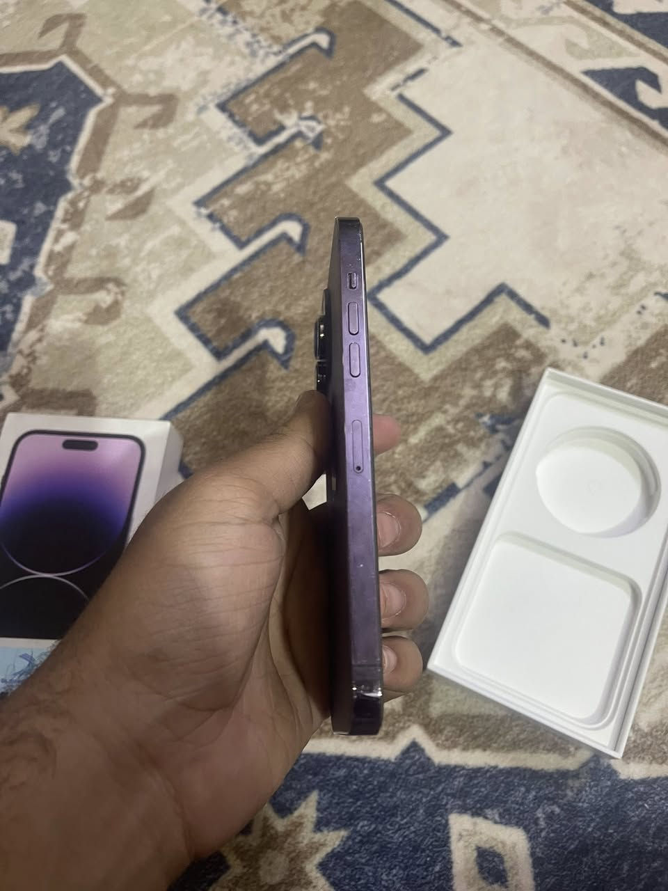 السلام عليكم

14برو ماكس 

ذ256

ب85

كفاله عامه شرق اوسط باكيته ويا  مكان بغداد

السعر900وبي مجال بسيط 

***********
