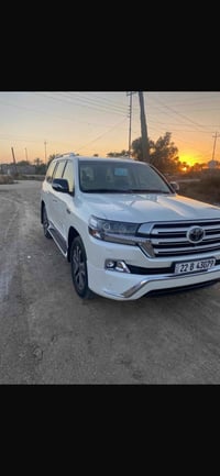 لاندكروزر • ٢٠١٧ • وايت ادشن