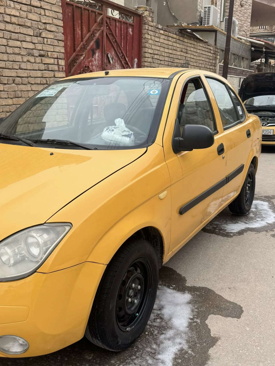 سلام عليكم طيبه للبيع موديل 16سنويه صار شهرين من سويته يعني جديده مصفره هيه وغرامه سياره كفاله بيهه بس طخات بسيطه تخم تاير جديد باتري جديد سياره مرتبه ماعايزه شي تبريد شغال سعره 40وبيهه مجال رقمي ***********
