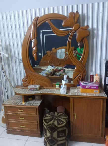 السلام عليكم غراض بيت للبيع كامله  نظيفات
غرفه نوم عراقي
 صاج ٦ أبواب 
ثلاجه فستل 
مكيف توسوت 2 طن 
 مبردة Alooni 
 مكاني بغداد...اتصال فقط .***********
