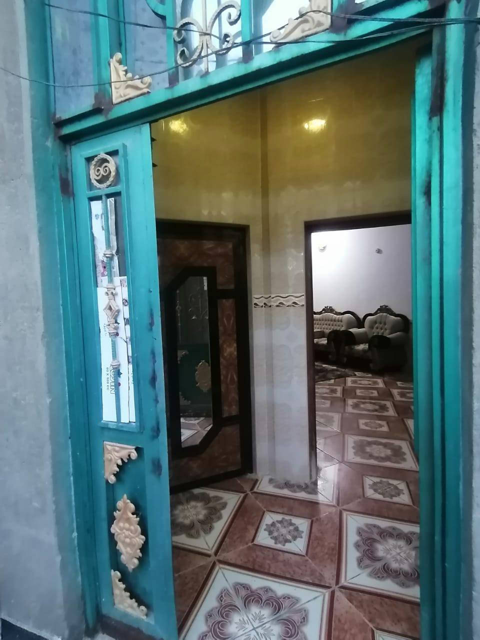 بيت للبيع
٢٠٠متر...منطقه حي الزهور. بناء 2015.مقابيله ساحه كبيره 
قرب المدارس الصينيه السعر ١٧٠
***********للاتصال
