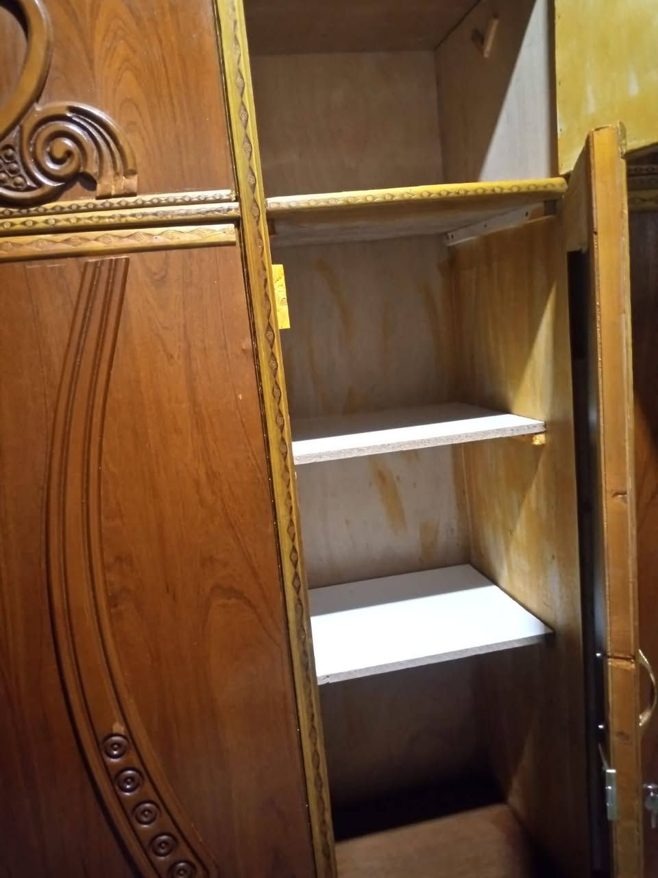 كنتور اخو جديد ابو  خمسه طابقين نضافه شكل انته تقيم ٤رفوف مع دبل  تعلاكه سعر ٣٢٥  ومع شد ونقل ٣٥٠ عنوان حي عامل منطقه ثانيه رقمي ***********
