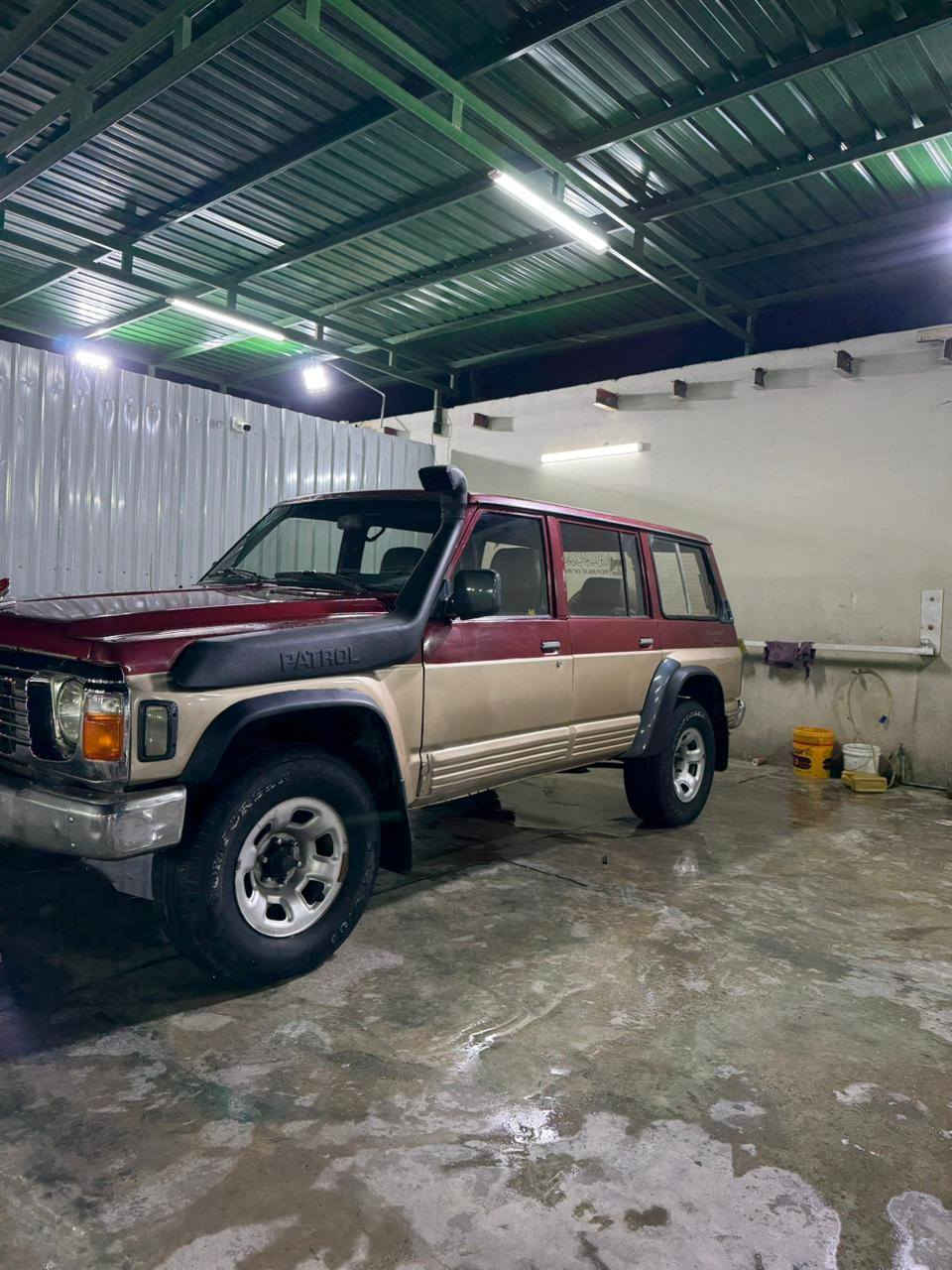 السلام عليكم للبيع نيسان باترول سفاري مديل 93 رقم بغداد الدولي مكينه كاز سته سلندر لشراي يتصل هاذا رقمي ***********
