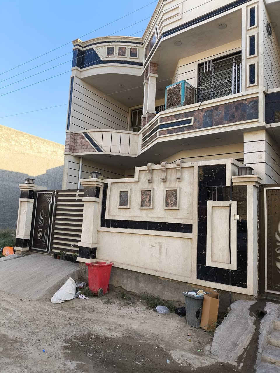 مشتمل معروض للبيع الموقع المهندسين الثانيه بظهر الشارع العام جاهز طابقين السعر 105 مليون قابل للتفاوض للتواصل الاتصال بالارقام 
***********
***********
