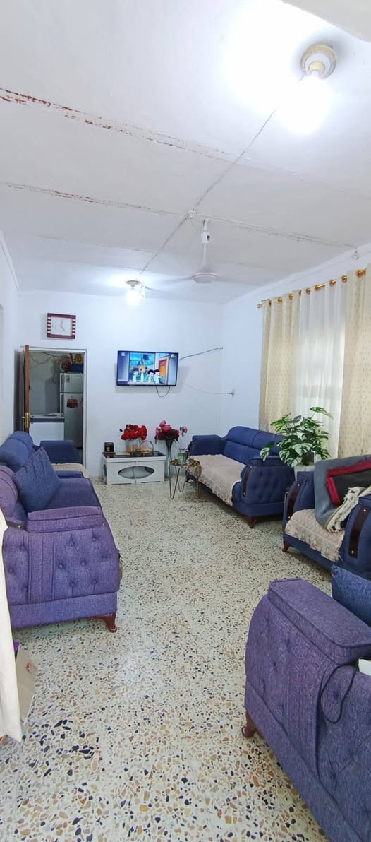 دار للبيع ملك صرف
المساحة 112متر/  ركن 
الموقع التحرير /  السكك
مقابل ديوان محافظة ديالى
الطابق الارضي
 غرفتين نوم .ومطبخ .واستقبال .وصحيات داخليه .
وصحيات خارجيه 
الطابق الثاني غرفتين نوم معزوله عن الارضي
للاستفسار الاتصال على الرقم 
***********
