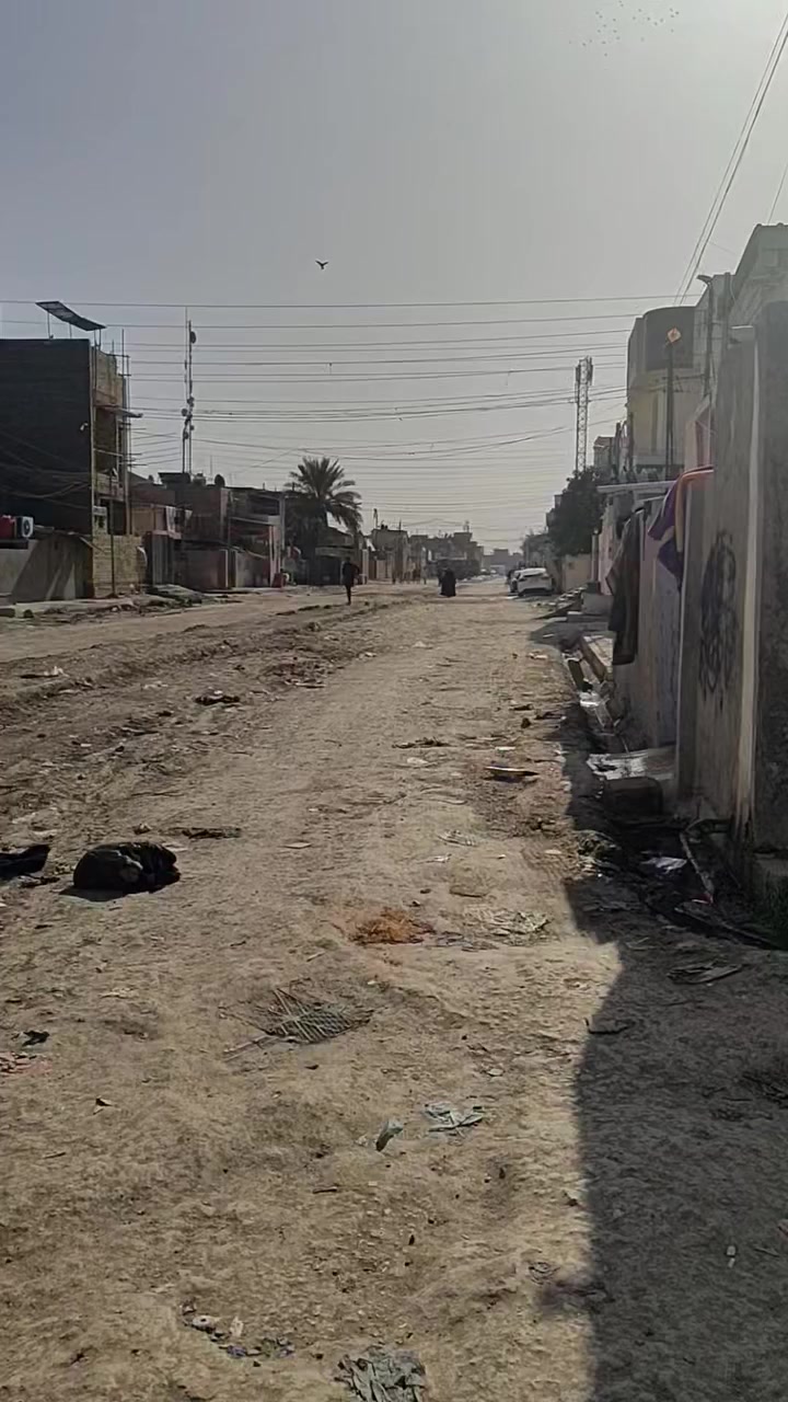 السلام عليكم 🏠شباب عندي بيت مساحته 90 متر طابو صرف العنوان اسواق احمد سعدون جهه علي حاتم الوكيل
مثل ما موضح في الفيديو البيت طابقين متكون غرفتين فوق صاله مع كل دور مع مطبخ حمام وتواليت صور 
السعر اتصال على الرقم ***********👉
