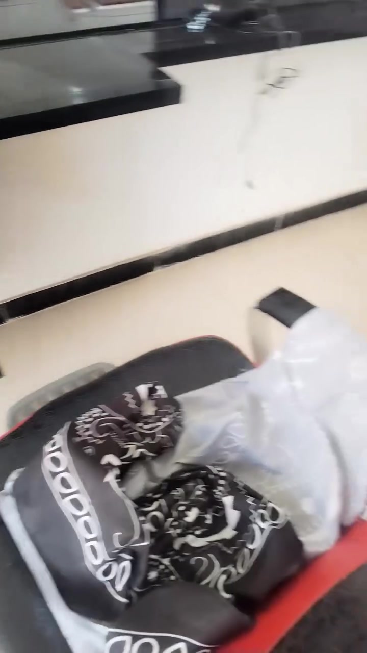***********
