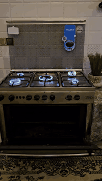 طباخ للبيع أستعمال قليل شغال من العيون والفرن والتوقيت 
السعر  300  
المكان كربلاء .. أستفسار عل الرقم التالي ***********
