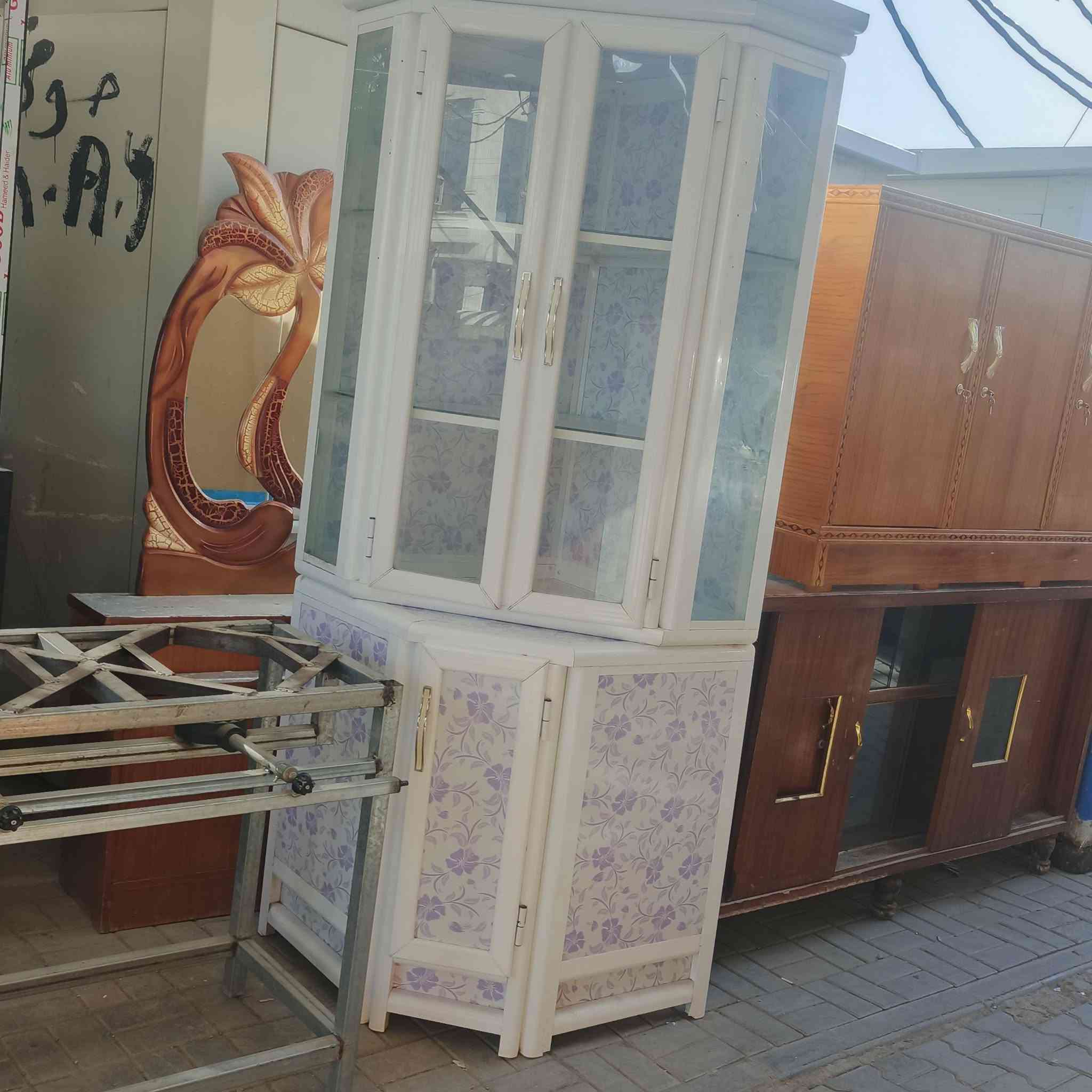 محلات ابو سجاد لبيع وشراء الاثاث المستخدم والجديد اي اثاث مستخدم نضيف نشتري وتبديل الكاونتر القديم بلجديد 
العنوان شارع الشيشان ***********
