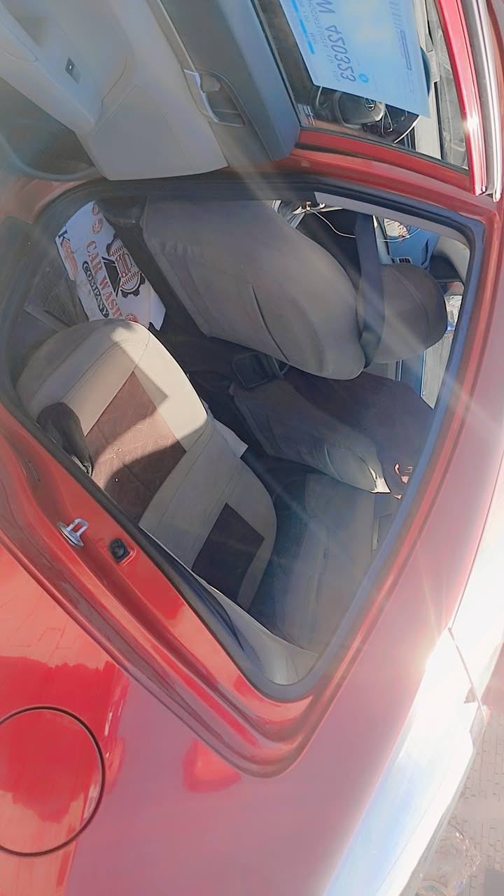 السلام عليكم الانترا ١٧ كلين حادثها بيدي شخط قوي صبغت الباب الخلفيه الي وره بصف السايق والجاملغ مال الصندوك بيها نواقص قواعد دبل شمعات طوبات مشتريهن بالصندوك سياره خير من الله والباقي واظح بالصور سونار ممسويها رقم بغداد كم نقص بيها السعر ١٢٥ الرقم ***********
