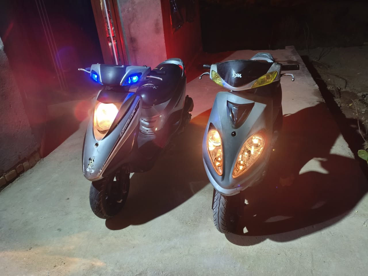 السلام عليكم دراجتين اثنينهن مجفتات لاتنقيص ولا تبخير ولا نظوح دهن نكرة سلف وحدة بريس والثانيه سيامه السعر 650 الف اثنينهن 
مكان يم شركه بتروناس 
***********
