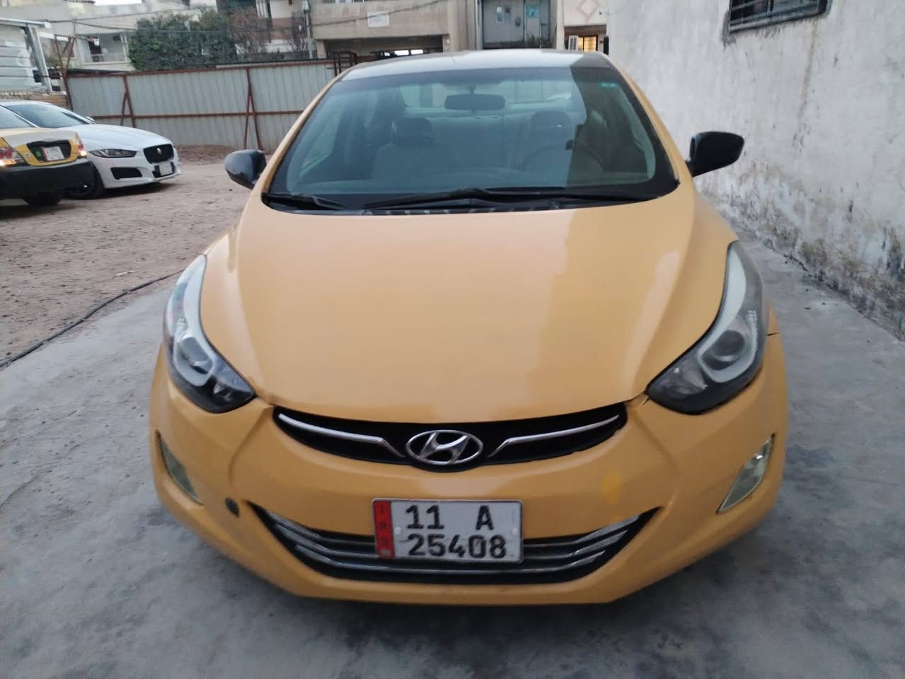 السلام عليكم النتره موديل ٢٠١٣ امريكيه
رقم بغداد اب اسمي مصفره هيئ وغرامات 
مكينه ١٨٠٠دوش مال جناي السياره مناقصهه شي
كير مكينه جدت صدر امامي خلفي شادهن جدت
بيهه جاملغ وبنيد بدون دواخل
تبريد تدفى تخم تايرات السياره نص فول 
السعر ٩٥ ورقه بيهه مجال بصيط حك جيتك
مكان السياره الشعب شارع الصحه 
***********
