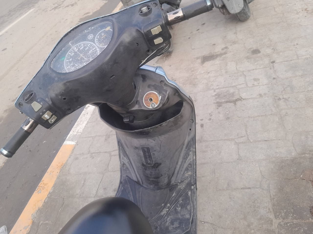 السلام عليكم بريز اكزز نوزل خطين الدراجه مكفوله بس الوجه مبدل المكينه مكفوله شلعه معدل وخير من الله السعر ٦٥٠ وبيه مجال بصيط ***********
