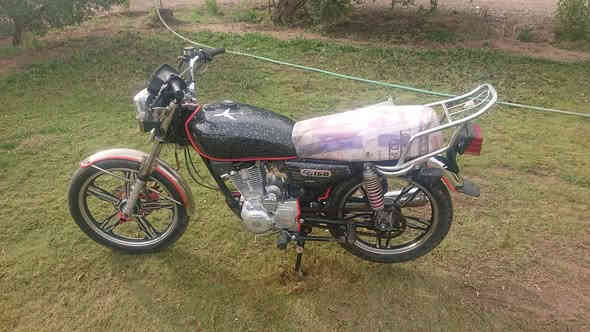 سلام وعليكم
للبيع سيفان 22 محرك مكفول ورقه كارتونيه
بيهه نقوصات بسيطه السعر 450  وبيهه مجال
 مكان تقاطع السياحي كنعان... موجود خاص
***********
