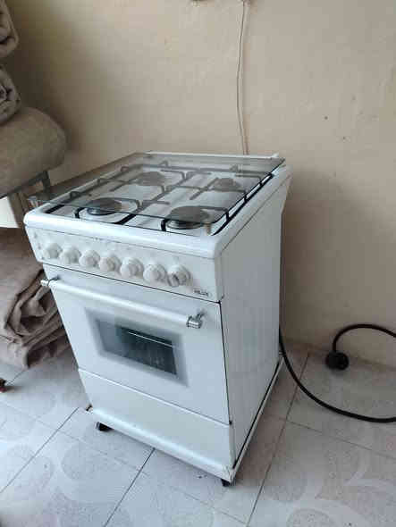 طباخ 4 عيون وفرن شغال ونظيف جدا العنوان هفلان للتواصل خاص او الاتصال *********** وتساب
