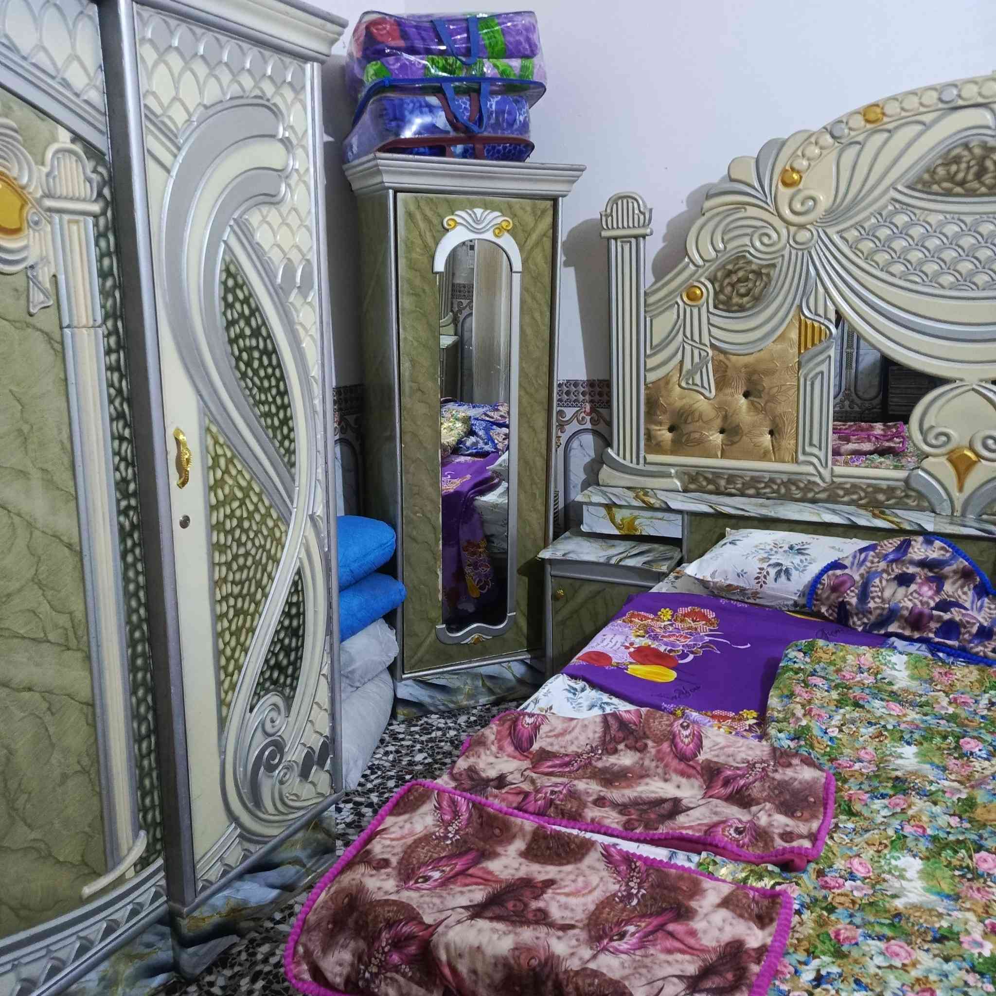 سلام عليكم غرفه لبيع نضيفه مستعجل عل بيعتهه ب450 وبيهه مجال قليل مكان بلديات ضباط ثانيه. رقم ***********
