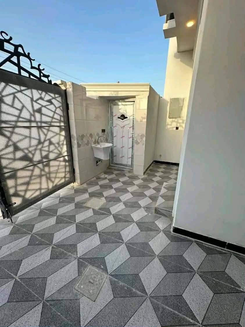 السلام عليكم مشتمل طابق واحد بحي الأمين منطقة ال 16 نافذ على 40 البرديني  المساحه 125
البناء طابوق بيت جديد فول 
طابو صرف بسم شخص واحد 
السعر 85 للاستفسار *********** واتساب
