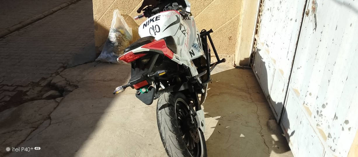 السلام عليكم
اعادة النشر بسبب الوعود الكاذبة 
متاح دراجة بطح شحن شركة بي. ام 
الگشر نظيف بشكل وكل كهربائياتة شغالة 
البطاريات نص عمر او اقل 
تايرات جدد 
المكان ناحية كبيسة 
للأستفسار ***********
تم تنزيل السعر لضروف خاصة 
السعر 700 او بيها مجال شي بسيط 
ملاحظة اذا اكو مراوس هم يرهم
