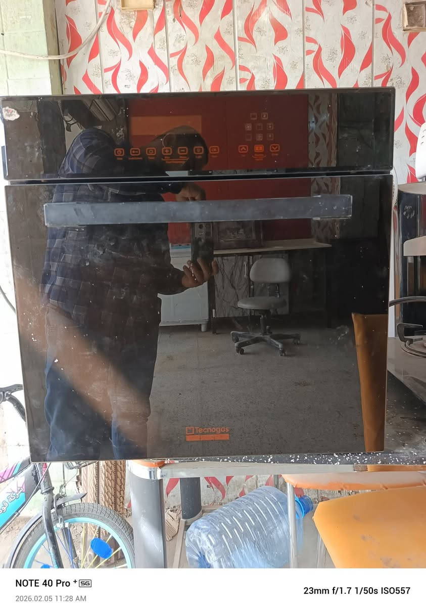 السلام عليكم متاح للبيع فرن مال كاونتر باله جديد كلش حجم ٦٠ في ٦٠ حجم كبير السعر ١٥٠ الف واصل للبيت داخل الناصرية تواصل وات ساب ***********
