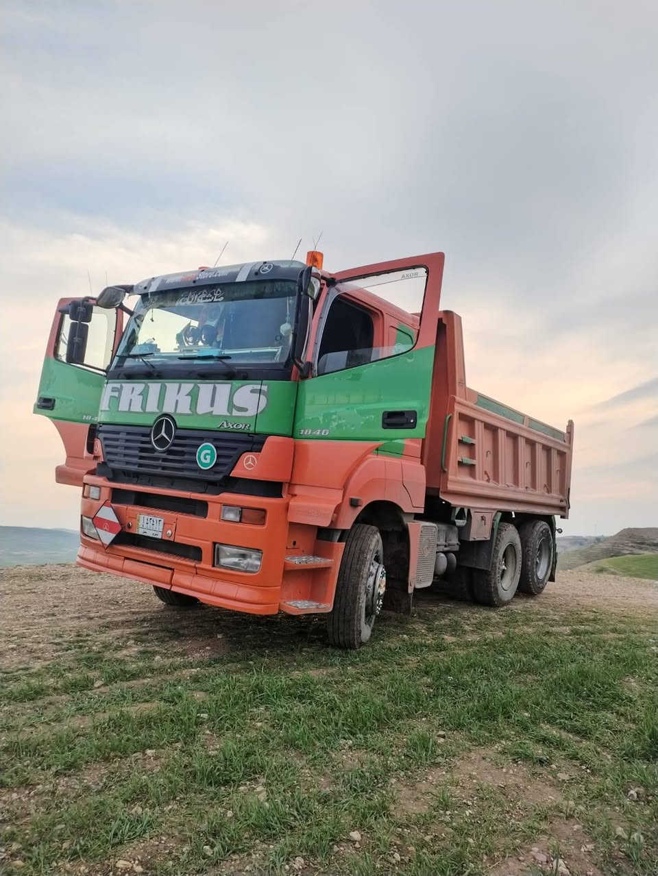 قلاب للبيع اكسور مديل ،2003،***********،،،***********، سعرها ٢٩٠ رقم نينوى السياره بسمي
