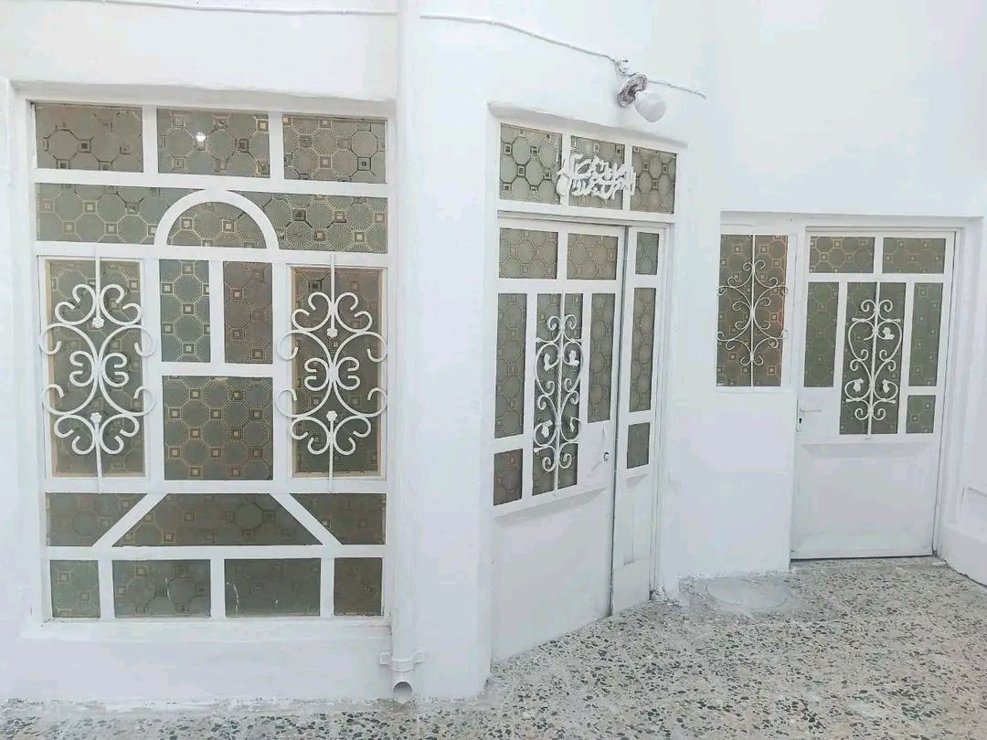 السلام عليكم بيت 100 متر للبيع حي ميسان شارع الجامع 
سند بأسمي *********** سعر مناسب
