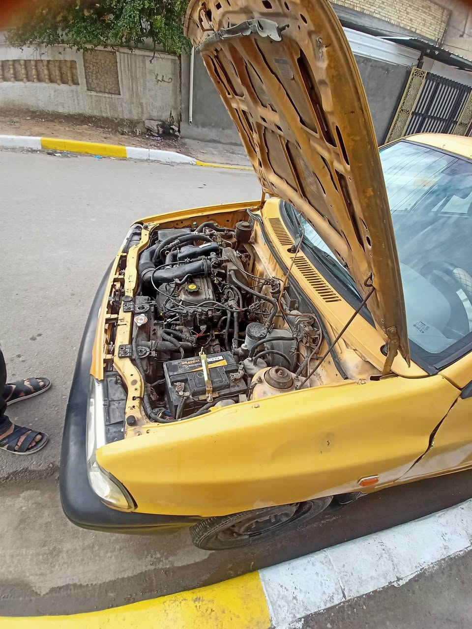 اسلام عليكم
سايبه للبيع موديل ٢٠١٥ هيئه وغرامات صفر رقم انكليزي سنويه ل٢٠٣٠ صدر امامي وتاير امامي جديد 
بيه جاملغ امامي  ومحرك بيه تبخير قليل سياره حلوه ونضيفه لسعر 32 وبيه مجال لشري 
لعنوان بغداد الحسينيه ***********
