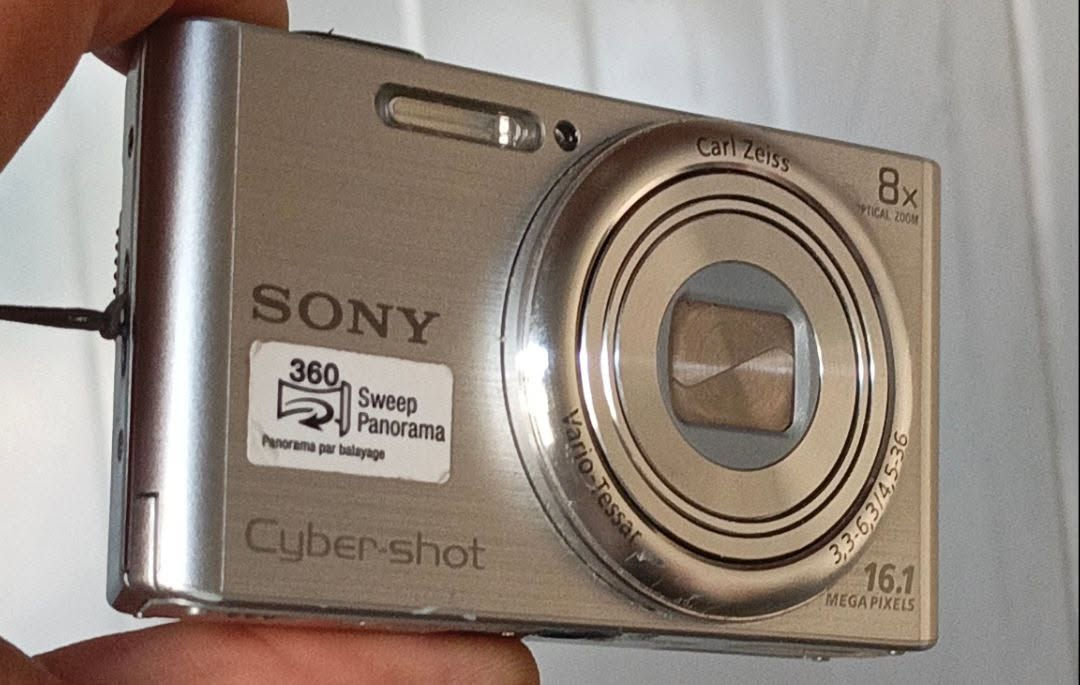 للبيع Sony Cyber-shot DSC-W730
دقة 16.1MP
زوم بصري 8×
شغالة 100%
بحالة جيدة ونظيفة
مع البطارية والشاحن
السعر: 90 الف دينار قابل للتفاوض بيها مجال لليشتري
العنوان: بغداد الحرية 
التواصل عبر الخاص.


**إذا كنت صاحب هذا الإعلان وتريد حذفه لأي سبب، رجاءا أرسل رسالة إلى الدعم الفني**