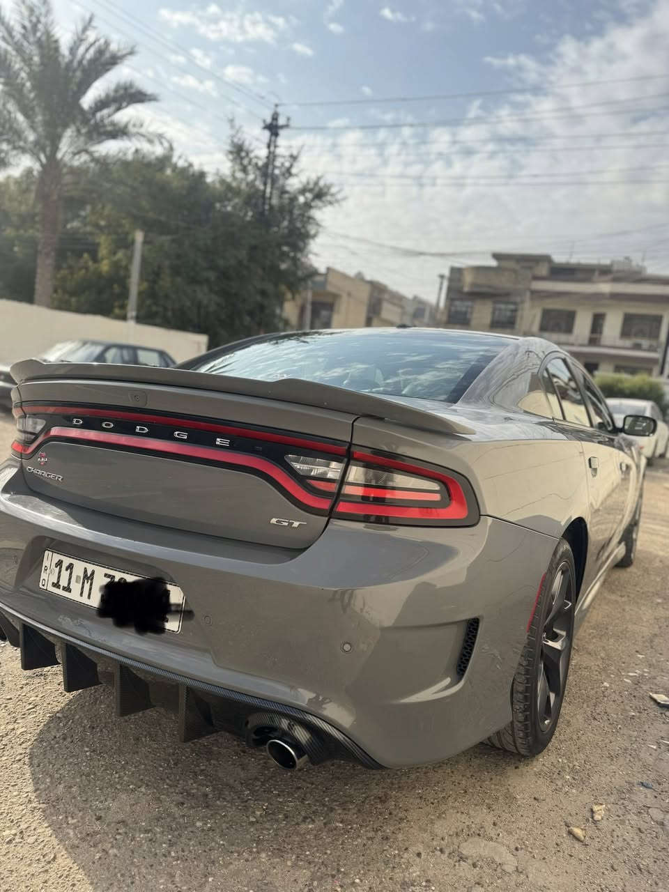 السلام عليكم اخوان جارجر GT خليجي  ٢٠١٩سمنتي رقم بغداد بسمي وكالة ليث العبيدي مكفولة من الضربة والصبغ فقط بارد بالجاملغ الامامي ايمن من يم الواقيه وتكحيل و بالباب كد شبر بسيط فول مواصفات فتحة سقف شفتات كير بالستيرن بلادية شاشة جبيرة دبل كشنات جلد دبل حظن علامة جيتي كشن سايق كهرباء دكمة سبورت ودكمة سوبر سكات محرك ٣٦٠٠ سته سلندر شوته kn بلادية السيارة نظيفة كلش والصور تحكم مكاني بغداد حي الجامعة رايدها ب٢٥٥ وبيها مجال ***********
