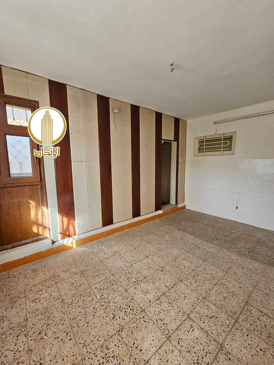 #مكتب_الاتحاد_للعقار   
 🏛⭐️دار للبيـــــــــع ⭐️حي الجامعة خلف معهد قطوف⭐️🏛
⬅️️ مساحـة 200متر  (يصلح للإستثمار)

⬅️️الابعاد 10متر ❌️ 20متر 🔥بسعر مناسب🔥

⬅️ الإتجاه غروب 

⬅️قريب من سايدين الجامعة 

⬅️طابقين معزولين ٤غرف 

⬅️سند طابو شرط التحويل تحويل او قرار التمليك 

⬅️صالح للسكن او للإستثمار بحساب الارض 

لمعرفة السعر انضم لقناة التلكرام 
https://t.me/etihad0

تفاصيل اكثر يرجى مراجعة المكتب
_____________________________ 
         مكتب الاتحـــاد للعقار 
الفرع الاول : شارع المصارف الرئيسي 
الفرع الثاني: الصديق بداية سايدين البحرين 
           *********** 
                      🏛
           ***********
