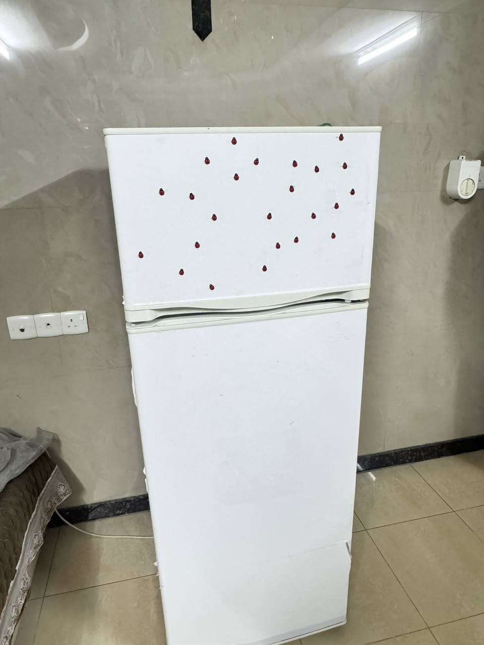 للبيع ثلاجه حجم صغير نضافه 90‎%‎ السعر 70 الف مكاني موصل ***********
